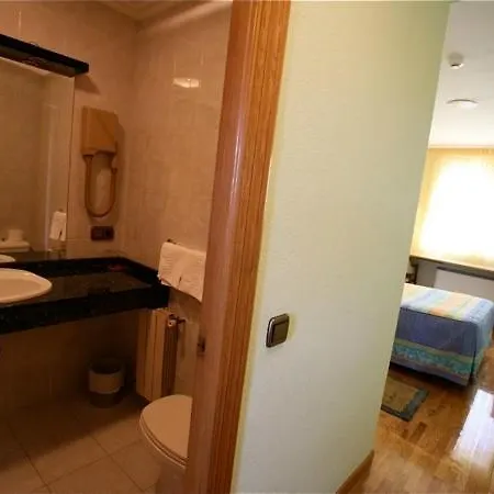 Hotell El Alfoz De Burgos 3*