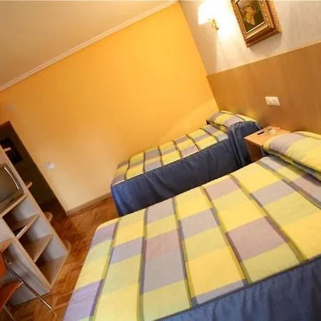 Hotell El Alfoz De Burgos Villagonzalo Pedernales