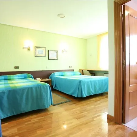 Hotell El Alfoz De Burgos 3*