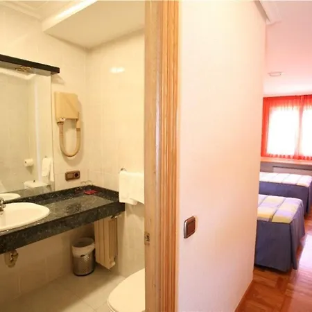 Hotell El Alfoz De Burgos 3*